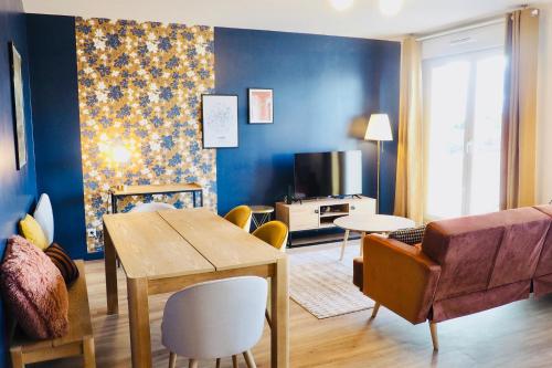 Μια τηλεόραση ή/και κέντρο ψυχαγωγίας στο Charming apartment - private parking, balcony