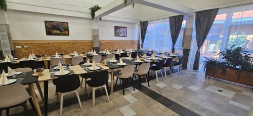 a large room with a long table and chairs at Luby Panzió in Nagyar