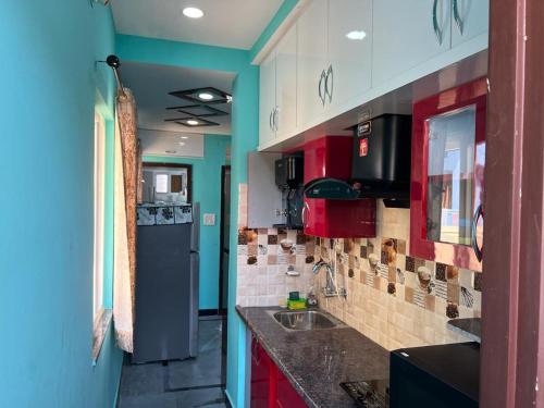 Dapur atau dapur kecil di Modern 1BHK Ganesh Nivas - 1st Floor