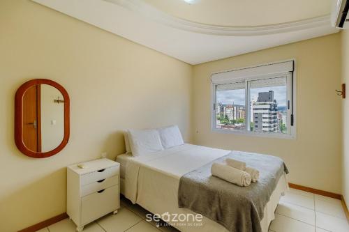 Postel nebo postele na pokoji v ubytování Apto elegante para casal em POA-RS URB1110