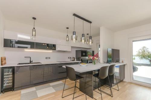 Apartment Adriatic with pool