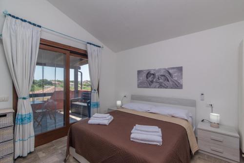 A bed or beds in a room at Villetta - Aliterno V5