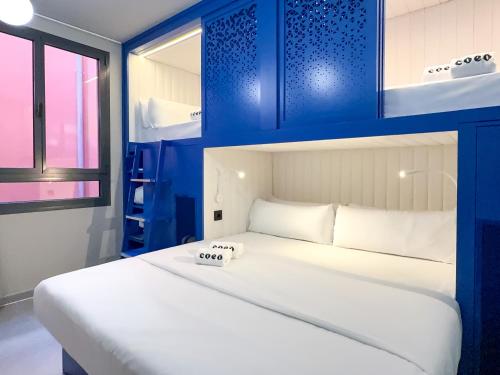 Coeo Hernan Ruiz Rooftop Pool Hostel photo 71