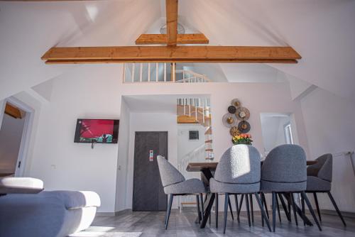 a dining room with a table and chairs at Yael Luxury Apartments 5 in Buşteni