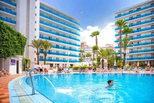 Bazén v ubytovaní Hotel Servigroup Venus alebo v jeho blízkosti
