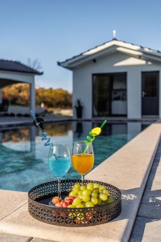 Villa Vilma-house with heated pool & garden