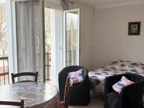 Posteľ alebo postele v izbe v ubytovaní Studio Confortable avec WIFI, Parking, Proche Thermes et Centre Ville d'Amélie-les-Bains - FR-1-703-62