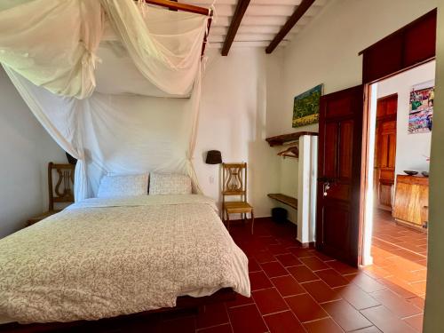 a bedroom with a bed with a canopy at Mountain Eco Lodge MUNDO ALTO in Minca