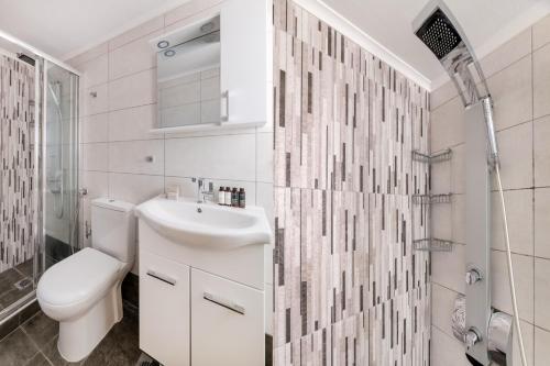 Astounding 2BR Apartment in Marousi by UPSTREET
