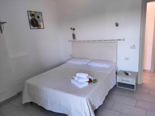 a bedroom with a bed with towels on it at Al Mare da Francesca in Olbia