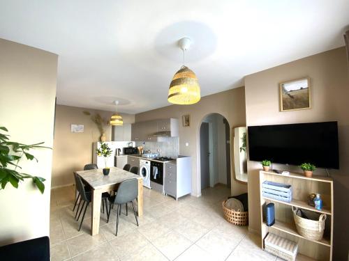 Cozy 2BR Beach Apt, Perfect for Getaways