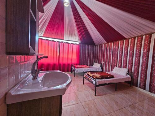 Φωτογραφία από το άλμπουμ του Beduin Star Trail Camp σε Ουάντι Ραμ
