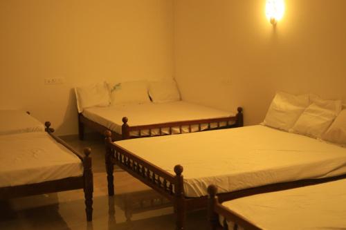 Ένα ή περισσότερα κρεβάτια σε δωμάτιο στο Cloudy Hills Homestay, Ramakkalmedu,Idukki