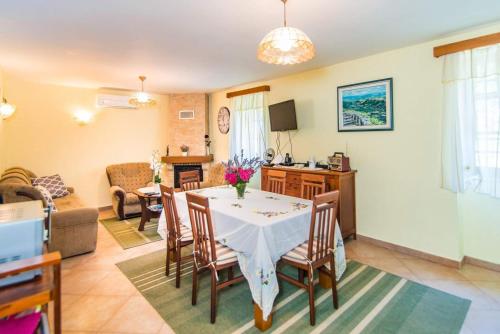 a living room with a dining room table with chairs at VILLA CASTRA in Drivenik