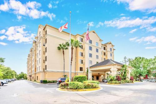 a hotel with a flag on top of it at 1BR Condo - Two Queens Arcade Pool - Near Disney in Orlando