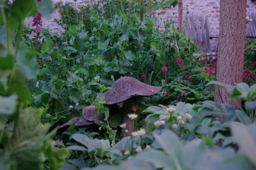 a garden with a small mushroom in the middle at B&B Canal Deluxe in Bruges