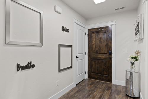 コールドウェルにあるChic & Cozy Room, Unique Design, Shared Amenities Near CofI and Lake Lowellのギャラリーの写真