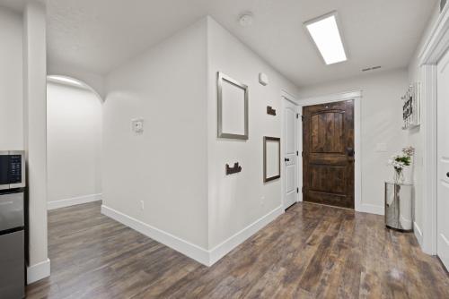 コールドウェルにあるChic & Cozy Room, Unique Design, Shared Amenities Near CofI and Lake Lowellのギャラリーの写真
