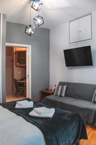 50 Steps Apart Metro Neos Kosmos