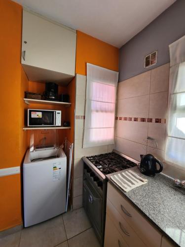 Dapur atau dapur kecil di Dúplex Las Grutas Bahía Creek