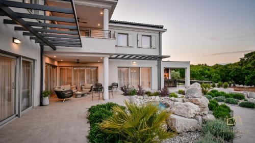 GaricaにあるLuxury Villa Lipa Kateのギャラリーの写真