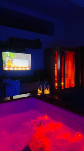 a room with a pool of blood in front of a tv at Residenza Noè in Antica Villa - Suite & Spa in Fisciano