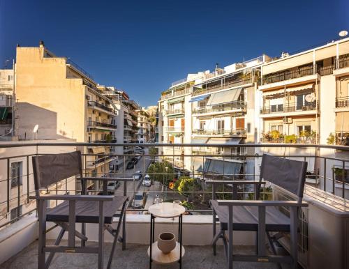 Elegant Apartment Steps from the Acropolis
