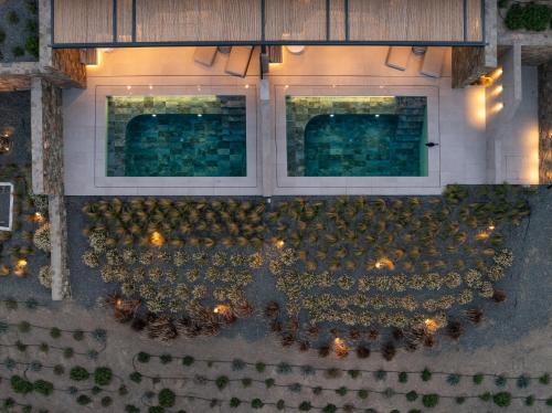 Κήπος έξω από το Syros Soul Private Pool Suites