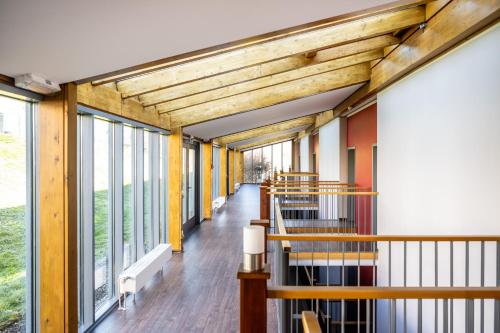 a hallway in a building with wooden beams at Hotel Irschenberg Süd in Irschenberg