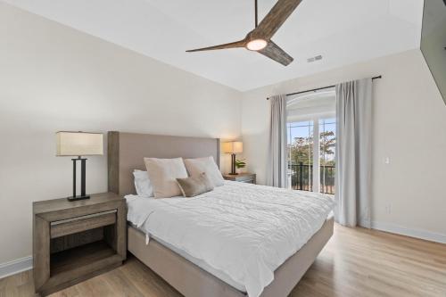 Postel nebo postele na pokoji v ubytování Spacious 5-Bedroom Home in Ocean Isle Beach - Perfect for Family Getaways!