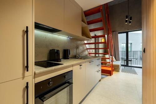 Una cocina o cocineta en Homewell Orange Soft Lofts