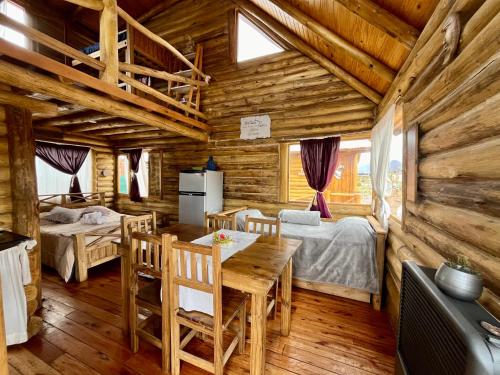 Ένα ή περισσότερα κρεβάτια σε δωμάτιο στο Paramitas Cabañas de montaña