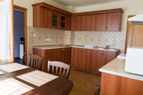 A kitchen or kitchenette at Levendula Vendégház