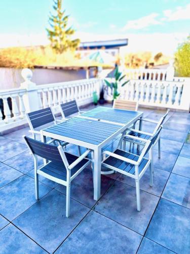 a table and chairs sitting on a patio at Apartments C'EST LA SEA - Whirlpool-Suite oder Dachterrassen-Suite in Neusiedl am See
