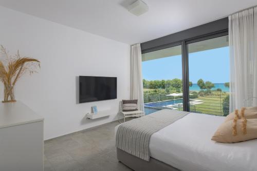 Ένα ή περισσότερα κρεβάτια σε δωμάτιο στο Renee Beach Front Executive Luxury Villa