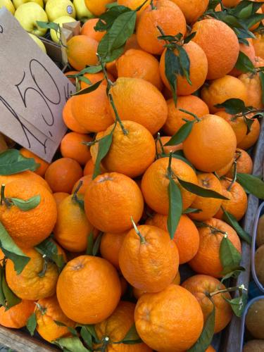 a pile of oranges for sale at a fruit stand at Casa Calles in Siracusa