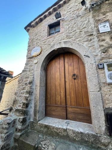 a large wooden door on the side of a stone building at Dimora Forgione B&B - Pietrelcina in Pietrelcina