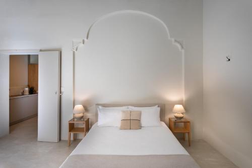 Giường trong phòng chung tại Historic Apartments - SUPER location near Valletta Ferry
