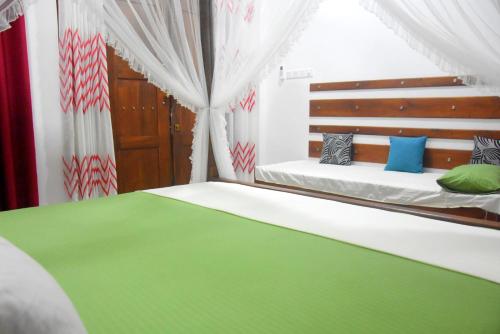Postel nebo postele na pokoji v ubytování Lotus Leaf Resort