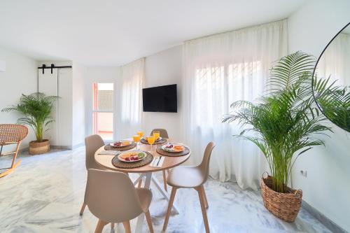 Modern City Centre Apartment w/ Terrace & Fast WIFI