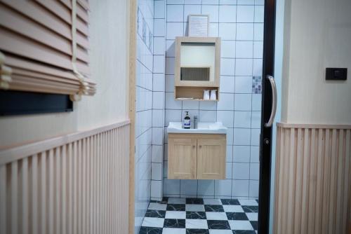 Ένα μπάνιο στο Room61-รูม61