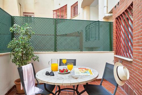 Modern City Centre Apartment w/ Terrace & Fast WIFI