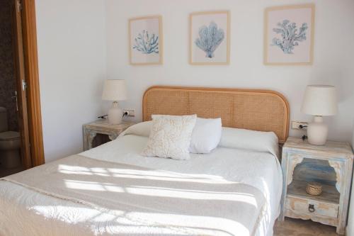Ένα ή περισσότερα κρεβάτια σε δωμάτιο στο LUXURY STYLE VILLA AURORA Roche
