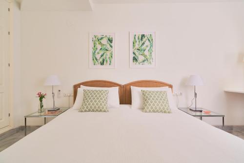 Modern City Centre Apartment w/ Terrace & Fast WIFI