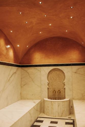 a room with a stone altar in a room with a ceiling at Riad Ksar Al Amal & Spa in Marrakech