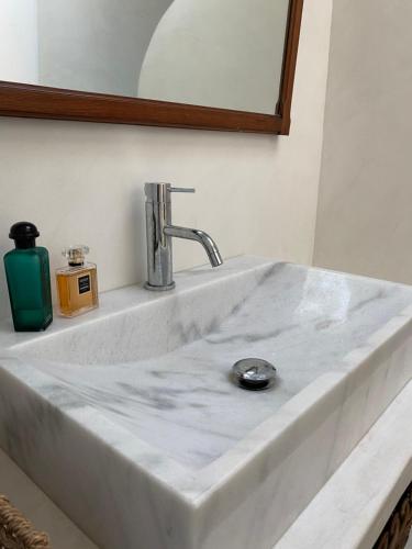 Photo de la galerie de l'établissement Maison d'Architecte à Anglet - Piscine, Terrasse & Proche Plages, à Anglet