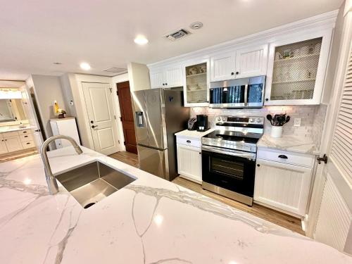 310 Pilot House photo 16