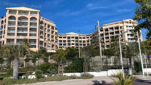 Bel appartement 2 chambres avec grande terrasse à 50m de la plage