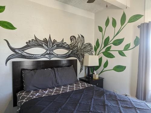 Ένα ή περισσότερα κρεβάτια σε δωμάτιο στο Riverboat Inn & Suites
