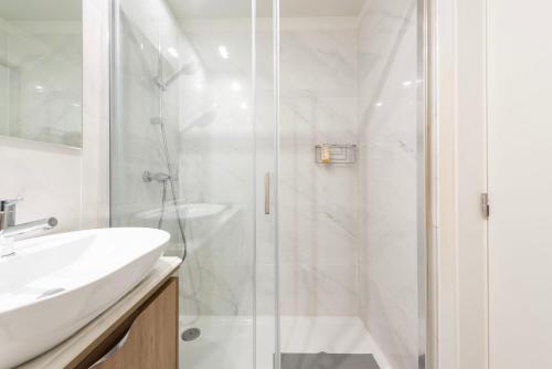 Porto Luxe Stay with shared Pool and Garden